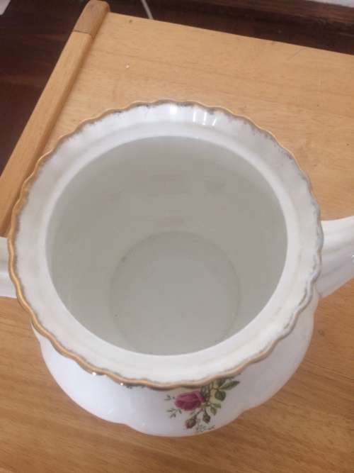 ROYAL ALBERT OLD COUNTRY ROSES LARGE 6-8 CUP TEAPOT
